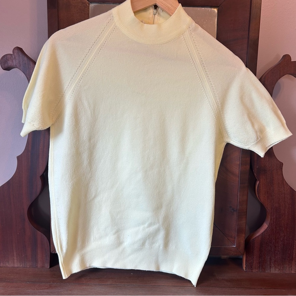 Classic Short-Sleeve Knit Sweater - Cream
